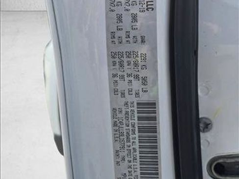 Used 2020 Jeep Cherokee Latitude Plus w/ Cold Weather Group FWD image 19