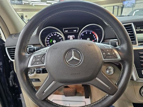 Used 2014 Mercedes-Benz GL 550 4MATIC image 32