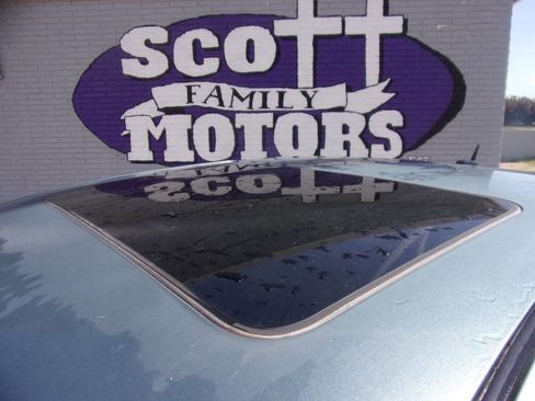 Used 2009 Chevrolet Malibu LT w/ Premium Mat Package FWD image 2