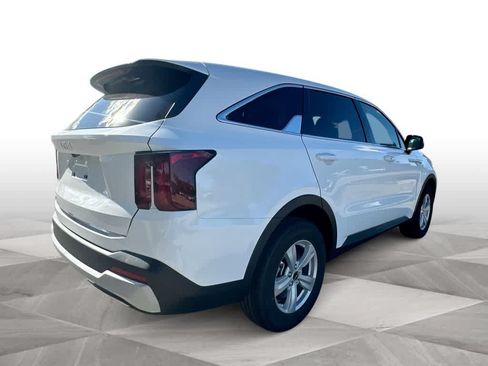 Certified 2026 Kia Sorento LX FWD image 8