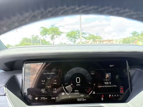 Used 2025 GMC Acadia Elevation AWD/4WD image 19
