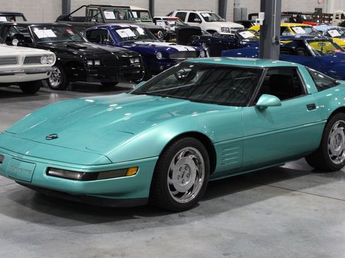 Used 1991 Chevrolet Corvette Coupe RWD image 2
