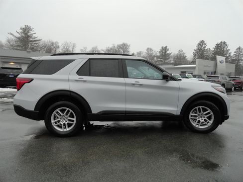 New 2026 Ford Explorer Active image 4