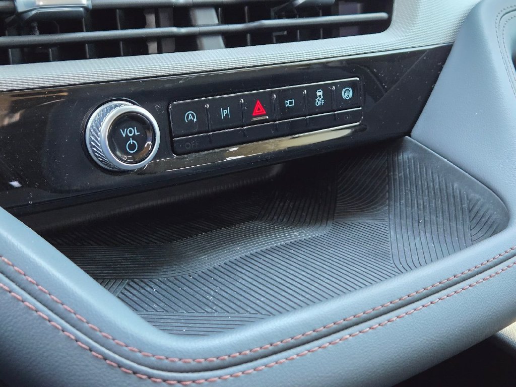 Used 2026 Ford Explorer Active RWD image 29