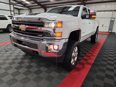 Used 2019 Chevrolet Silverado 2500 LTZ w/ Duramax Plus Package AWD/4WD image 20