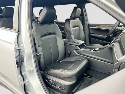 New 2025 Jeep Grand Cherokee L Limited w/ Black Appearance Package image 29