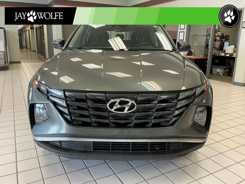 Used 2023 Hyundai Tucson SE FWD image 2