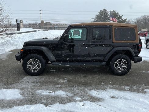 Used 2020 Jeep Wrangler Unlimited Sport image 2