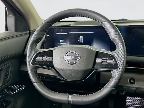 Used 2023 Nissan Ariya FWD image 18