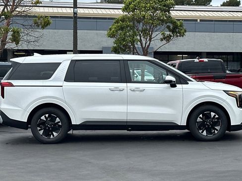 New 2026 Kia Carnival LXS image 3