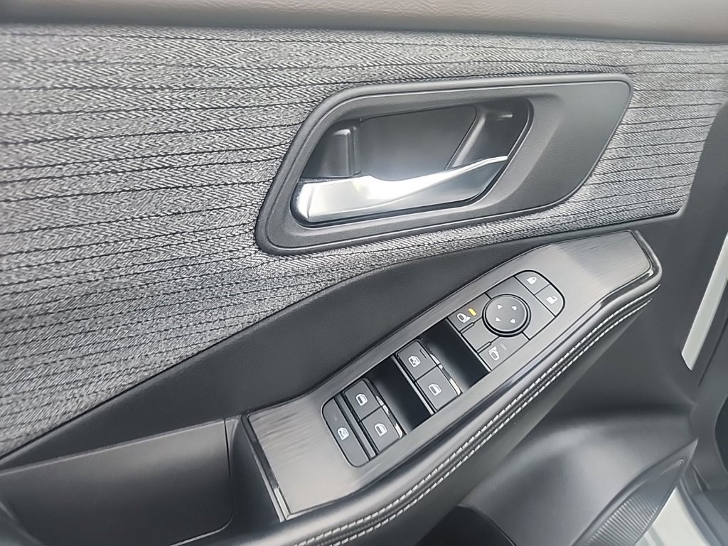 Certified 2023 Nissan Rogue SV AWD/4WD image 12