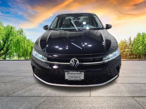 Certified 2025 Volkswagen Jetta SE image 9