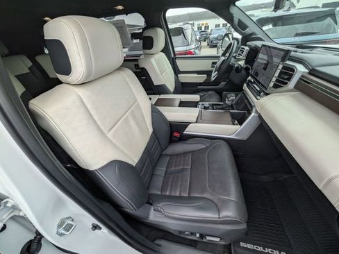Used 2023 Toyota Sequoia Capstone AWD/4WD image 23