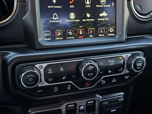 Used 2022 Jeep Gladiator Overland AWD/4WD image 43