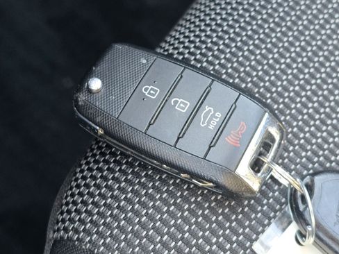 Used 2017 Kia Forte LX image 32