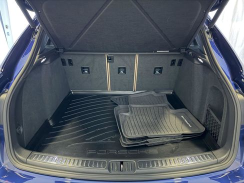 Certified 2024 Porsche Macan image 28