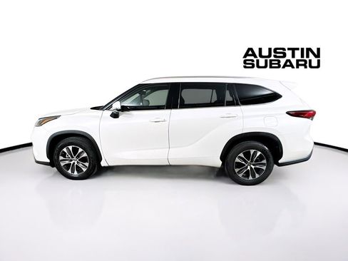 Used 2021 Toyota Highlander XLE image 4