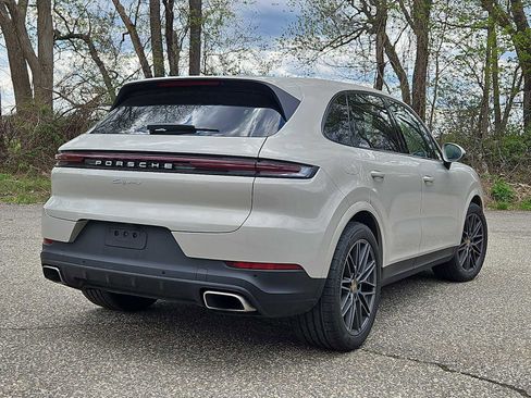 Certified 2024 Porsche Cayenne AWD/4WD image 7