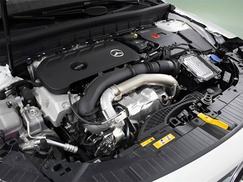 Used 2025 Mercedes-Benz GLB 250 image 31