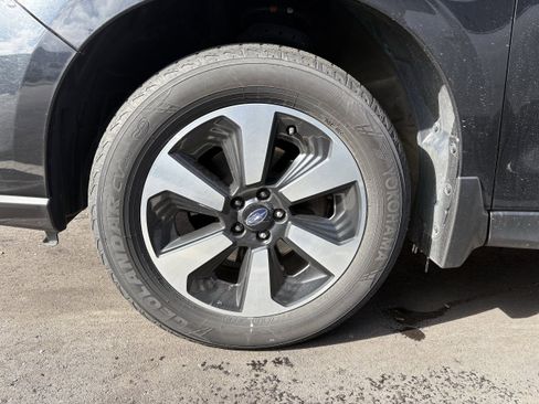 Used 2017 Subaru Forester 2.5i Premium image 12