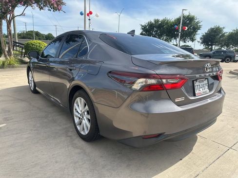 Certified 2022 Toyota Camry XLE FWD image 4