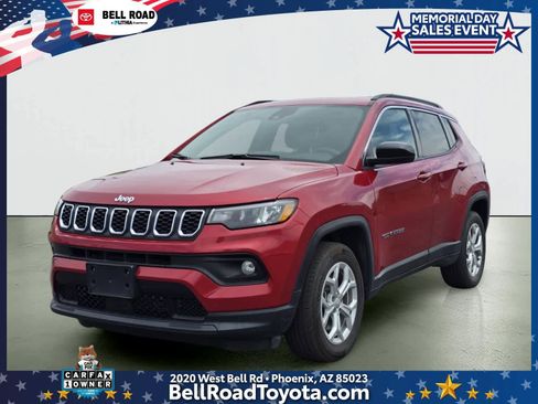 Used 2024 Jeep Compass Latitude AWD/4WD image 1