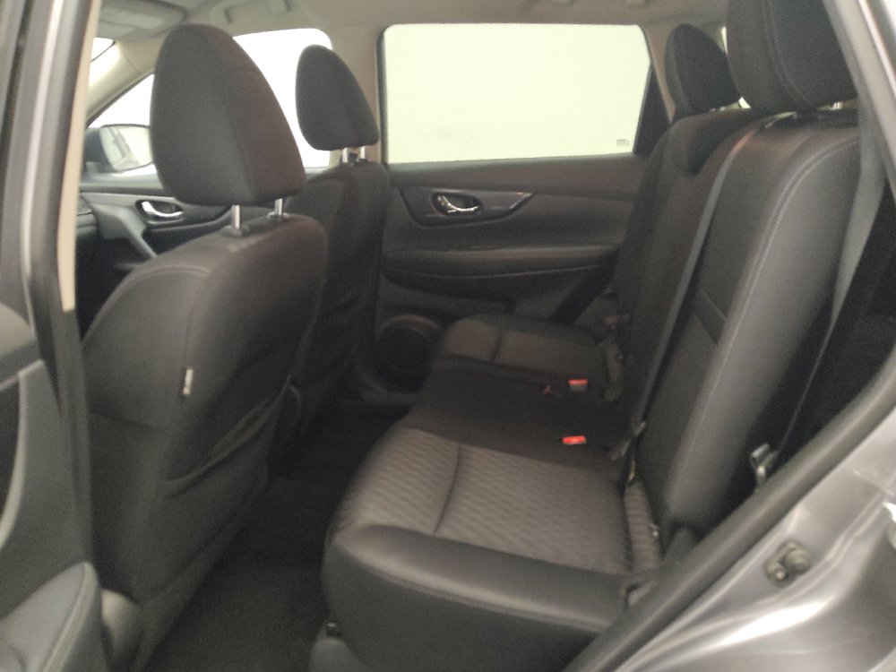 Used 2018 Nissan Rogue SV FWD image 18