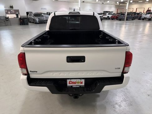 Used 2017 Toyota Tacoma TRD Sport w/ Tow Package (A/T) AWD/4WD image 6