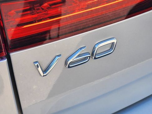 Used 2025 Volvo V60 B5 Cross Country Plus AWD/4WD image 10