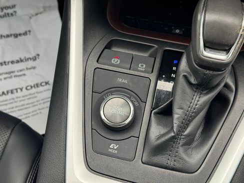 Used 2021 Toyota RAV4 Limited image 38