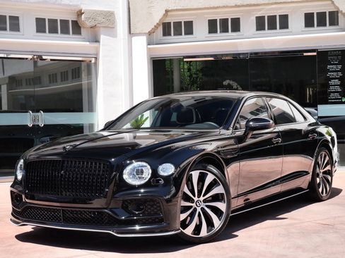 Used 2022 Bentley Flying Spur Plug-In Hybrid AWD/4WD image 15