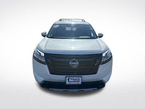 Used 2023 Nissan Pathfinder SL w/ Black Appearance Package AWD/4WD image 9