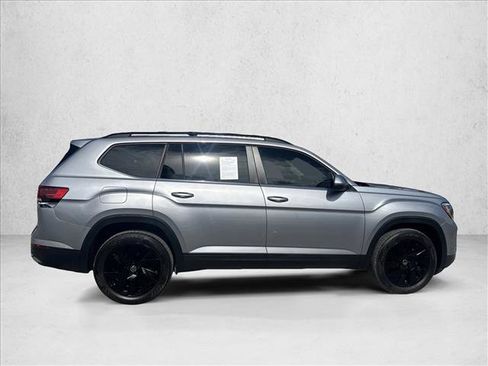 Used 2024 Volkswagen Atlas SE w/ Panoramic Sunroof Package FWD image 6