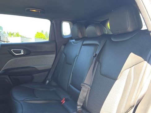 Used 2024 Jeep Compass Latitude AWD/4WD image 17