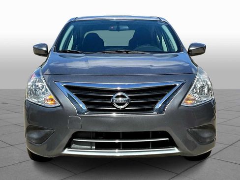 Used 2019 Nissan Versa SV image 3