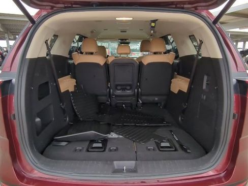 Used 2024 Kia Carnival EX image 20