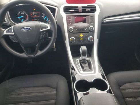 Used 2016 Ford Fusion SE image 10