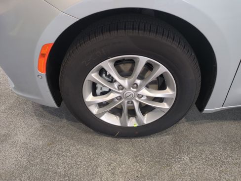 New 2026 Chrysler Pacifica Select image 11