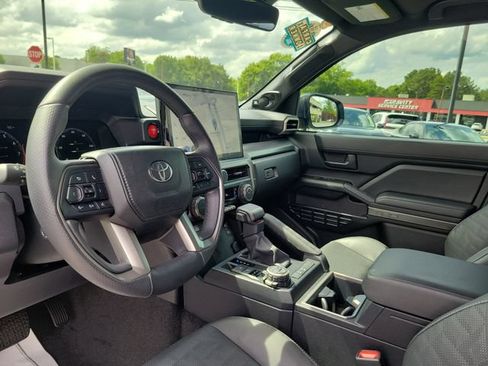 Used 2025 Toyota 4Runner TRD Off-Road Premium AWD/4WD image 13