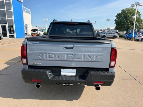 Certified 2024 Honda Ridgeline Black Edition image 3