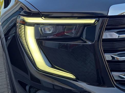 Certified 2025 GMC Acadia Elevation FWD image 10