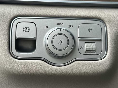 Used 2024 Mercedes-Benz GLE 350 4MATIC image 17