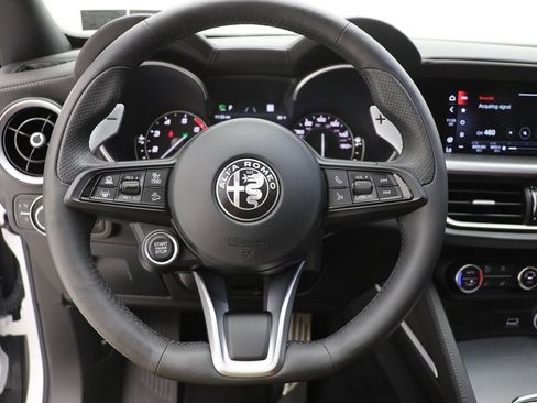 Used 2022 Alfa Romeo Stelvio Veloce image 19