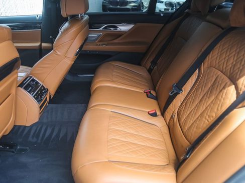 Certified 2022 BMW 750i xDrive w/ Autobahn Package AWD/4WD image 15