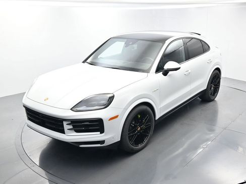 Certified 2025 Porsche Cayenne E-Hybrid Coupe w/ Premium Package Plus image 33