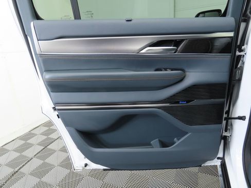 Used 2023 Jeep Grand Wagoneer Series II image 25