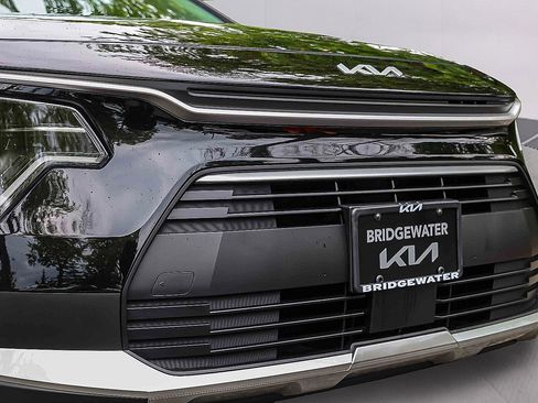 Certified 2025 Kia Niro EX w/ EX Cold Weather Package FWD image 28