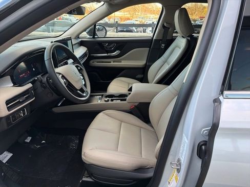 New 2026 Lincoln Corsair Premiere image 9