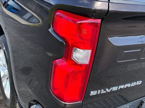 Used 2019 Chevrolet Silverado 1500 LTZ w/ LTZ Convenience Package AWD/4WD image 32