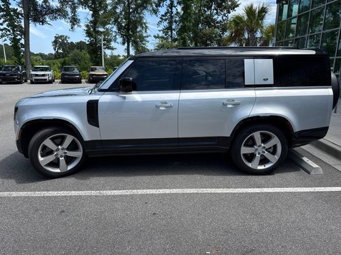 Used 2023 Land Rover Defender 130 X-Dynamic SE AWD/4WD image 2